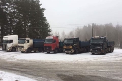 Kallur-SCANIA-poolhaage-ja-kallur-Volvo-ja-Scania-8-X-4-1